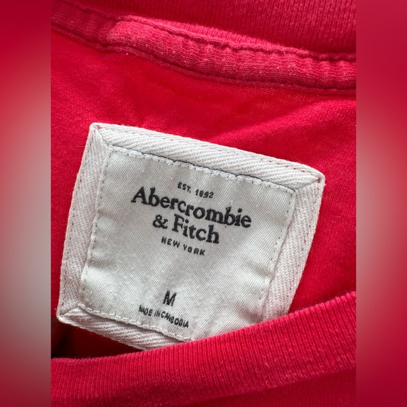 Abercrombie and fitch red women’s tee medium - Picture 3 of 5
